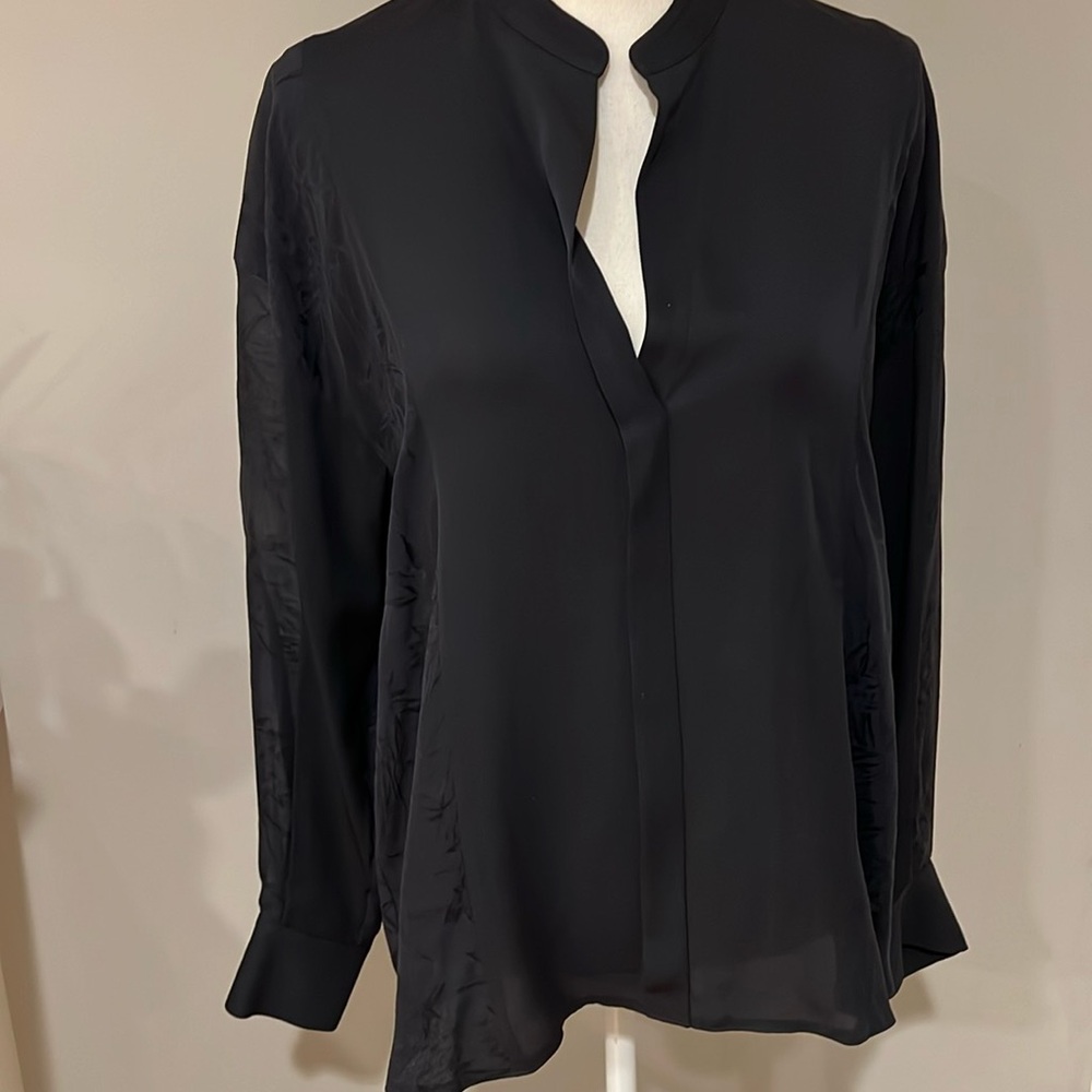 Vince gorgeous silk blouse with stunning sleeves and inlay size Medium